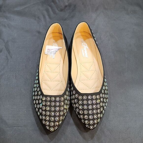 BRAND NEW FOREVER STUDDED POINTED TOE WOMEN"S BALLET FLATS - Picture 1 of 13